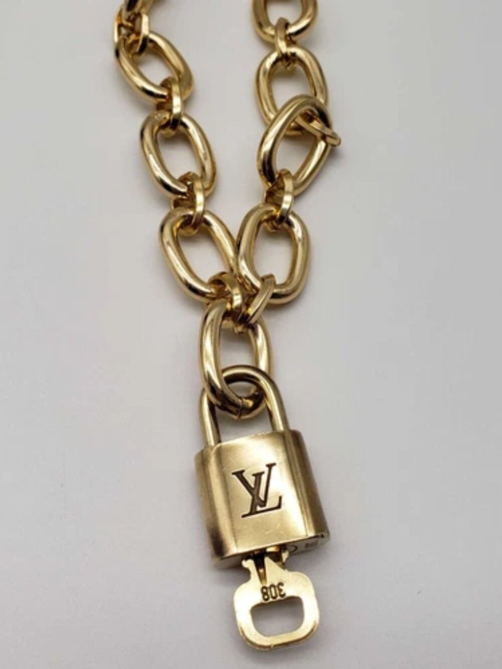 Gold-Plated Necklace with Authentic Louis Vuitton Padlock - Picture 6 of 14